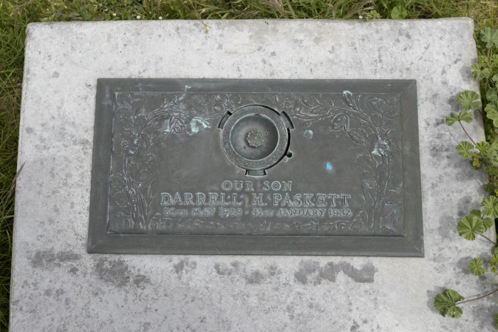 Darrell H Paskett Headstone