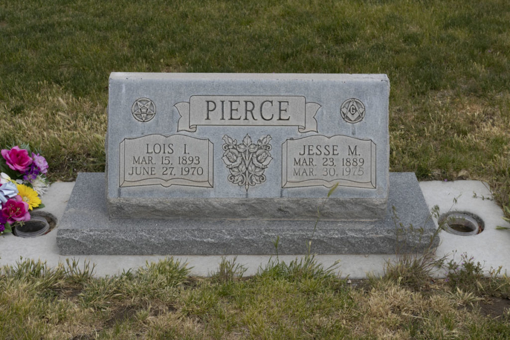 Jesse M & Lois I Pierce Headstone