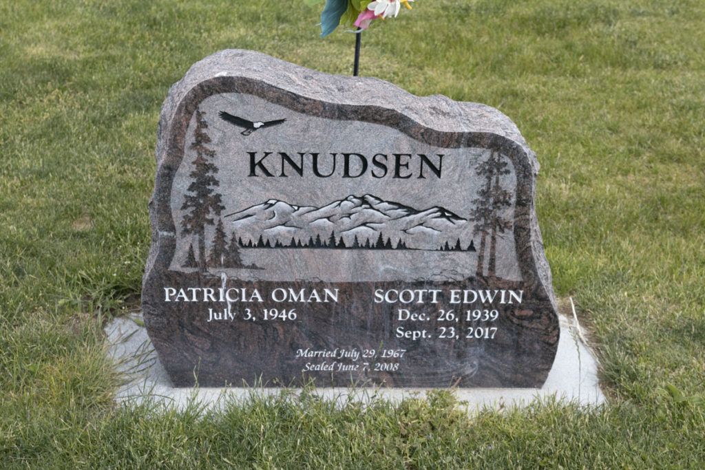 Scott Edwin & Patricia Oman Knudsen Headstone